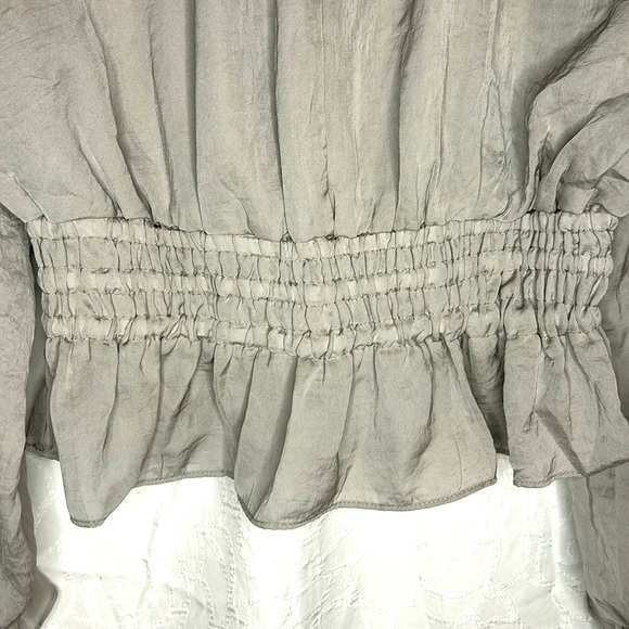 SHE AND SKY gray bohemian style balloon sleeve top. Elastic waist. Size Large. - Picture 7 of 9